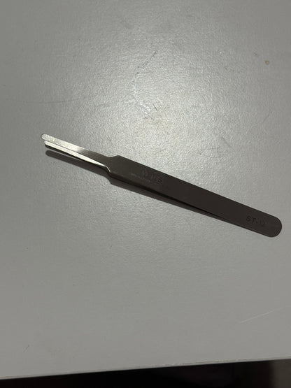 AÉRA ST-13 straight tweezer with dark handle and silver tip