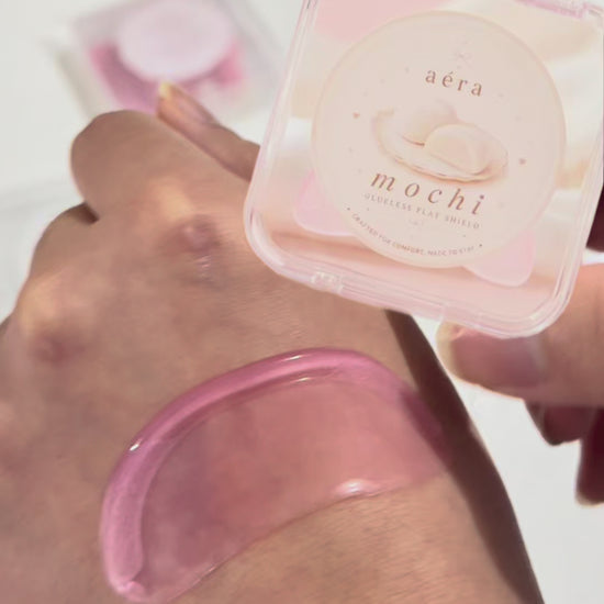 How to use the AÉRA Mochi Softening Pad during Step 1 of a Korean lash lift
